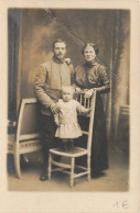 Militaria Carte Photo Soldat Militaire Portrait De Famille - Personajes