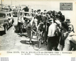 TOUR DE FRANCE 1952 CREVAISON DE ROBIC 13ème ETAPE PHOTO DE PRESSE ORIGINALE ARGENTIQUE  20X15CM EQUIPE  LE PARISIEN - Sports