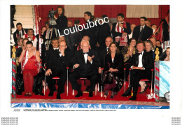 MONACO CLOTURE DU FESTIVAL DU CIRQUE 2002 LE PRINCE RAINIER III ET SES ENFANTS  PHOTO DE PRESSE  ANGELI 27 X 18 CM RB - Berühmtheiten