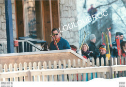 LE PRINCE CHARLES ET LE PRINCE HARRY A KLOSTERS 1997 PHOTO DE PRESSE AGENCE ANGELI  27X18CM R5 - Célébrités