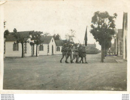 CASERNE ET PORTE DRAPEAU  PHOTO FORMAT 8 X 6 CM - Guerre, Militaire