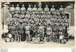 CARTE PHOTO GROUPE DE SOLDATS R2 - Sonstige & Ohne Zuordnung