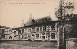 BE22 -(27) CONDE SUR ITON  -  LA COUR INTERIEURE DU VIEUX CHATEAU  -  2 SCANS - Andere & Zonder Classificatie