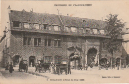 BE19 -(25) BESANCON - L ' HOTEL DE VILLE - ATTELAGES - CALECHES - KIOSQUE - EDIT. TEULET , BESANCON  -  2 SCANS - Besancon