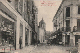 CE17 -(31) SAINT GAUDENS  -  LA NOUVELLE RUE VOLTAIRE  -  COMMERCES  -  2 SCANS - Saint Gaudens