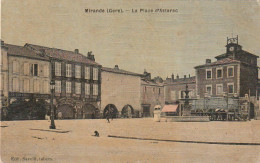 CE20 -(32) MIRANDE  - LA PLACE D ' ASTARAC  -  COMMERCES ,  CAFES  -  CARTE COLORISEE  TOILEE  -  2 SCANS - Mirande