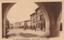 CE 27 -(33) SAINT MACAIRE  - PLACE DU MARCHE -  VUE DES  ARCEAUX  - ANIMATION  -  2 SCANS - Other & Unclassified