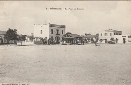 CE12 - MEDENINE ( TUNISIE ) -  LA PLACE DE FRANCE  - GRAND HOTEL ET POSTE  -   2 SCANS - Tunisia