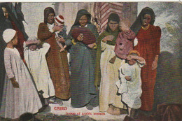 CE13 - LE CAIRE  ( EGYPTE ) -  GROUPE DE FEMMES ARABES  -  CAIRO  - GROUP OF ARABIC WOMEN  - CARTE COULEURS  - 2 SCANS - Kairo