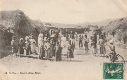 CE1 - SAIDA ( ALGERIE ) -  DANS LE VILLAGE NEGRE  -  GROUPE DE FEMMES ET D ' ENFANTS   -   2 SCANS - Saïda