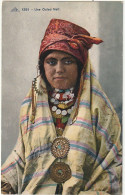 CE3 - ALGERIE  - UNE OULED NAIL - PORTRAIT DE FEMME -  CARTE COLORISEE   -   2 SCANS - Frauen