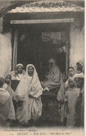 CE7  - MEKNES ( MAROC ) -  SOUK ARABE  " MARCHAND DE SOIES "- ANIMATION  -   2 SCANS - Meknes