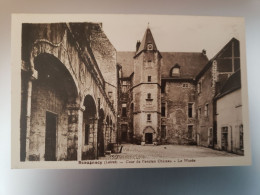 Beaugency - Cour De L'ancien Chateau - Le Musée - Beaugency