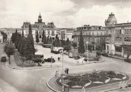 ALnw 5-(03) VICHY - L' HOTEL DE VILLE ET SA PLACE -AUTOMOBILES , AUTOBUS - Gde BOUCHERIE H. GATEFAIT - 2 SCANS - Vichy