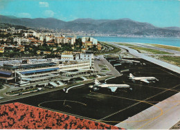 ALnw 8-(06) VUE AERIENNE DE L' AEROPORT NICE COTE D' AZUR - 2 SCANS - Transport Aérien - Aéroport