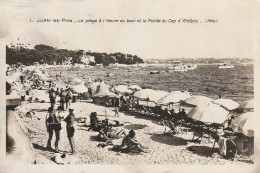 ALnw 9-(06) JUAN LES PINS - LA PLAGE A L' HEURE DU BAIN ET LA POINTE DU CAP D' ANTIBES  - 2 SCANS - Autres & Non Classés