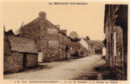 GUEMENE SUR SCORFF  LA RUE DU PLOERDUT ET LE CLOCHER   EDITIONS WARON - Guemene Sur Scorff