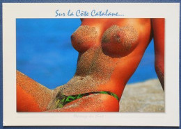 F27 Carte Postale Sexy  Sur La Côte Catalane Sein Seins Sable - Andere & Zonder Classificatie