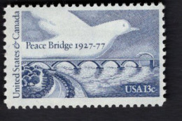 199967142 1977 SCOTT 1721 (XX) POSTFRIS MINT NEVER HINGED - Peace Bridge Bird - Neufs