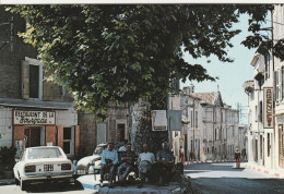 CPSM 84 LA TOUR D'AIGUES QURTIER DE LA BOURGADE ANIME AUTOS - Autres & Non Classés