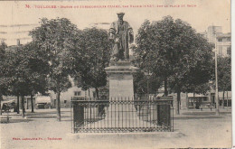 ALnw -(31) TOULOUSE - STATUE DU JURISCONSULTE CUJAS , PAR VALOIS ( 1837 ) SUR LA PLACE DU SALIN  - Toulouse