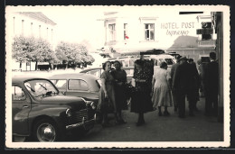 Foto-AK Velden, Mitglieder Einer Reisegruppe Vor Dem Hotel Post  - Andere & Zonder Classificatie