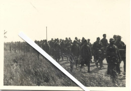 MIL 509 0424 WW2 WK2  CAMPAGNE DE FRANCE  SOLDATS  ALLEMANDS ET PRISONNIERS  1940 - Krieg, Militär