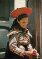 1 AK Peru * Fillette En Costume Traditionnel - Kleines Mädchen In Traditioneller Tracht - IRIS Karte * - Perú