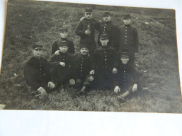 MILITARIA :PHOTO CARTE D'UN GROUPE DE MILITAIRE  EN 1913 - Personaggi
