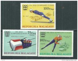 Madagascar N° 573 / 75  XX  Jeux Olympiques D'hiver à Innsbruck,  Les 3 Valeurs Sans Charnière, TB - Madagascar (1960-...)