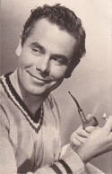 POSTAL DEL ACTOR GLENN FORD FUMANDO EN PIPA (CINE-CINEMA) ARCHIVO BERMEJO - Photographs