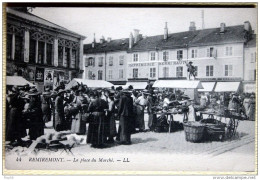 Cpa Ak Pk Remiremont La  Place Du Marché Trés Animée - Remiremont