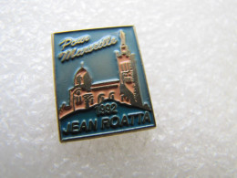 PIN'S   POUR  MARSEILLE   JEAN  ROATTA - Città