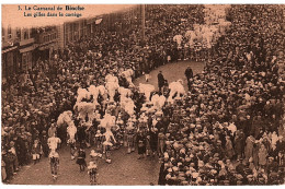 3. Carnaval De Binche. Les Gilles Dans Le Cortège - Binche