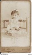 Photo Originale Format Carte De Visite - Portrait Bébé Fillette - Par Photographe F. Massip  - Toulouse - Anonieme Personen