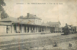 08 VIREUX MOLHAIN  Vue De La Gare Locomotive     2 Scans - Autres & Non Classés