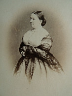 Photo CDV Barthélemy à Nancy  Femme Corpulente élégante  Châle En Dentelle  Sec. Emp. CA 1865 - L679B - Ancianas (antes De 1900)