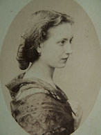 Photo CDV Carey à Paris  Portrait (profil) Jeune Femme  Châle En Dentelle  Sec. Emp.  CA 1865 - L679B - Oud (voor 1900)
