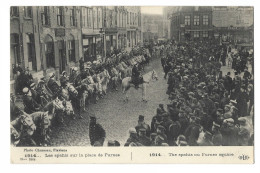 Furnes   -   1914    Les Spahis Sur La Place De Furnes - Oorlog 1914-18