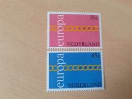 TIMBRES    PAYS-BAS     ANNEE   1971    N  932  /  933     COTE  2,50  EUROS   NEUFS  LUXE** - Nuevos