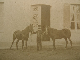 Photo Cdv Courtine (?) à Neufchatel -  Jeune Garçon Tenant 2 Poneys, Veste à Brandebourg, Cheval Ca 1865 L679B - Anciennes (Av. 1900)