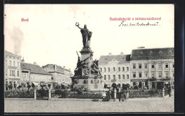 AK Arad, Szabadság-tér A Vértanu-szoborral  - Roemenië