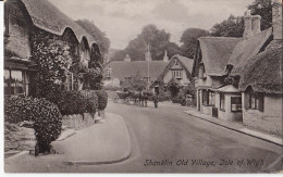 C24. Vintage Postcard. Shanklin Old Village. I.O.W. - Andere & Zonder Classificatie
