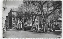 D 83.  CARCES. PLACE DE LA CAPELETTE. CARTE ECRITE - Carces