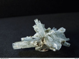 Beryl Var. Aquamarin Cluster ( 3 X 2 X 2 Cm ) - Erongo Mountains -  Karibib Constituency - Namibia - Minéraux