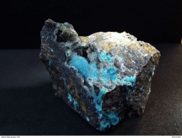 Quartz  "Chalcedony "with Chrysocolle  ( 4 X 4 X 3 Cm) - Manto Tres Gracias Mine - Diego De Almagro - Atacama - Chili. - Minerales