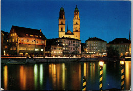 50575 - Schweiz - Zürich , Grossmünster Und Zunfthäuser Bei Nacht  - Gelaufen 1972 - Zürich