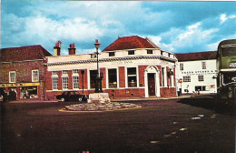 THE SQUARE, BISHOPS WALTHAM, HAMPSHIRE, ENGLAND. UNUSED POSTCARD Ms4 - Andere & Zonder Classificatie