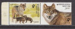2015 South Korea Wolves Endangered Wildlife GOLD FOIL Complete Pair  MNH - Corea Del Sur