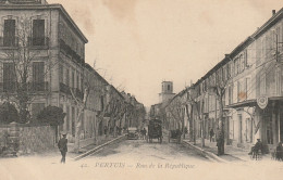 CPA - 84 - Pertuis - Rue De La République - Pertuis